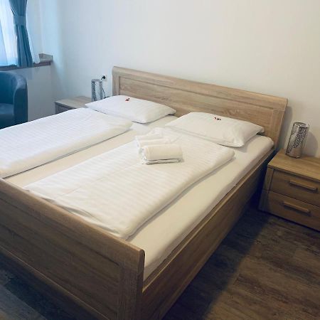 Hotel Brauhaus Zur Krone Бергхайм Экстерьер фото
