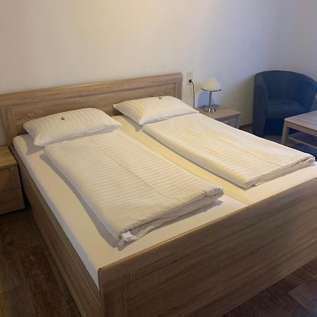 Hotel Brauhaus Zur Krone Бергхайм Экстерьер фото