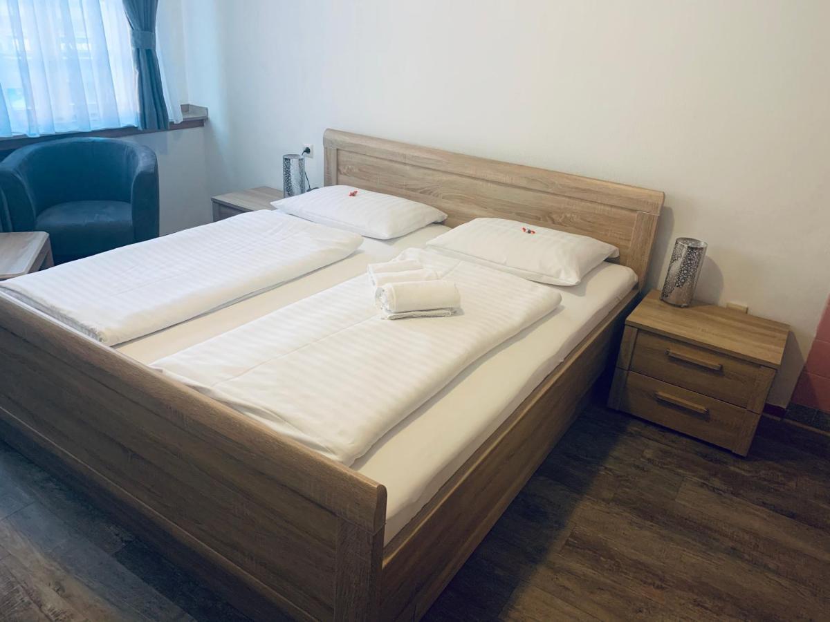 Hotel Brauhaus Zur Krone Бергхайм Экстерьер фото